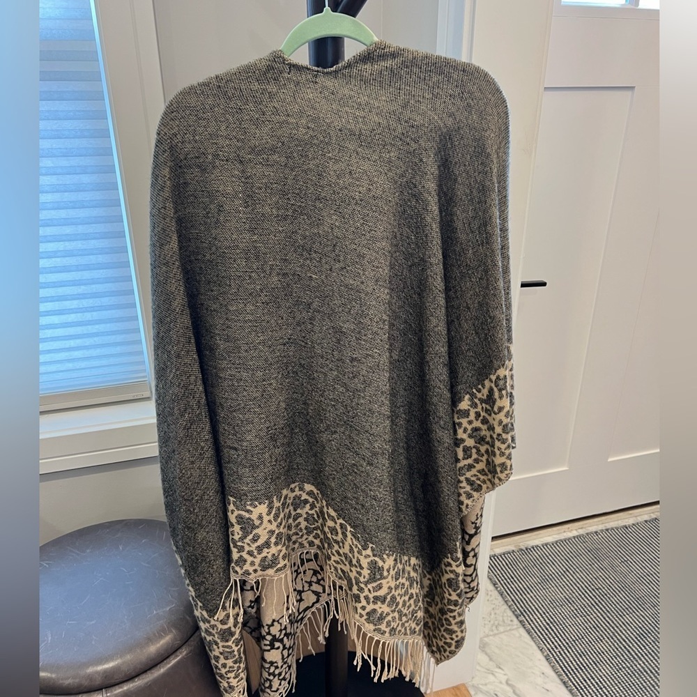 Croft&Barrow leopard Shawl - Picture 3 of 4